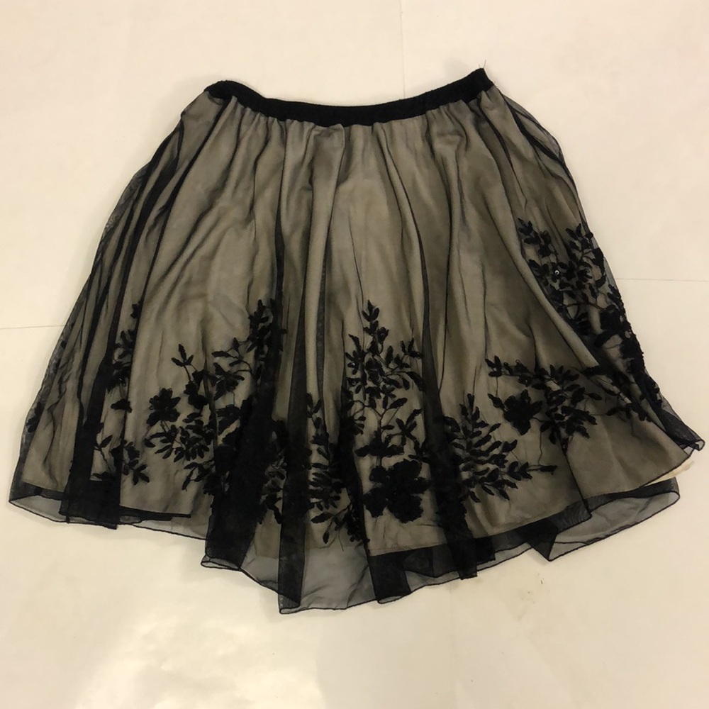 Zara L Skirt Elegant Black Floral Embroidery appliqué Excellent Condition